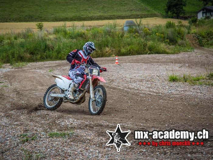 Riding Supermoto in Switzerland – Learing to drift at MX-Academy