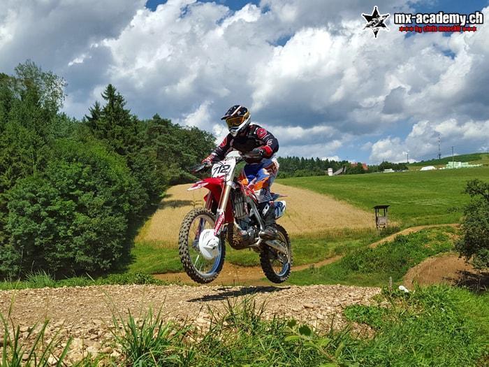 Riding Supermoto – Learing to jump off-road