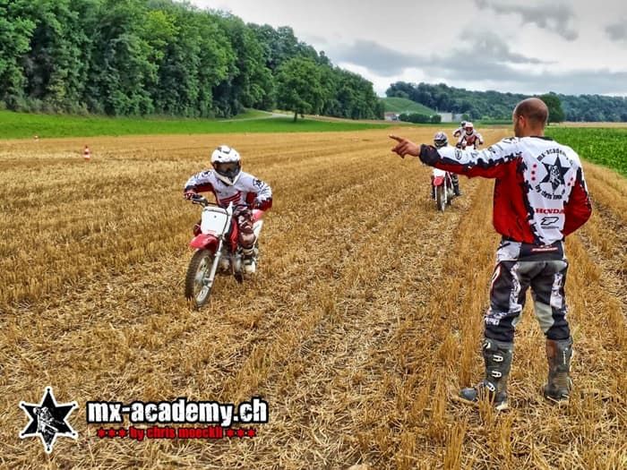 Kinder-Motocross-Schweiz, Mini-Motocross Kurs auf dem Acker