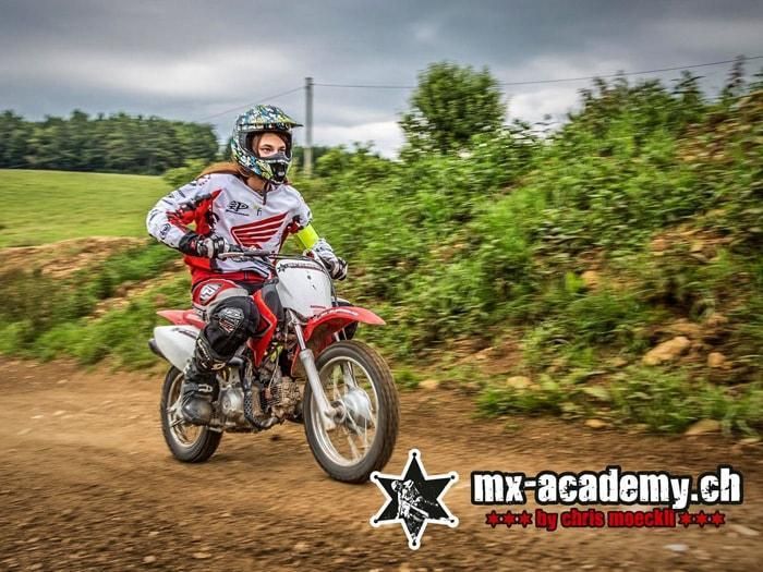 Moto cross pour femmes | faire du moto cross pour femmes à la MX-Academy